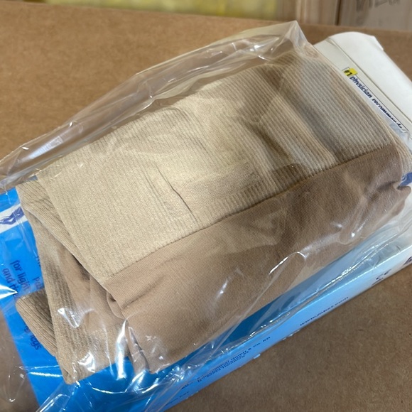 Jobst UltraSheer 15-20mmHg support pantyhose -Silky Beige in Large BNIB - Picture 5 of 9